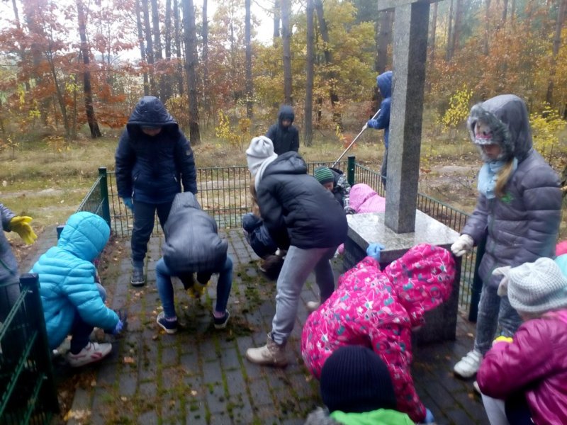 Wyjazd do miejsca pamięci w Kacprówku